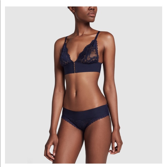 Stella McCartney ”Bella Admiring” Underwear - Picture 2 of 12